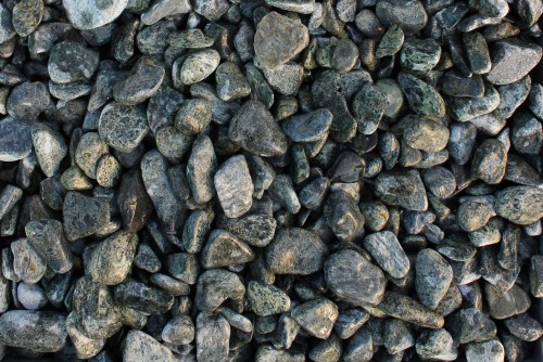 Зеленая галька (щебень галтованный зеленый змеевик) фр. 20-40 мм.  купить  в Санкт-Петербурге мрамор зеленый, салатовый оголтованный щебень мраморный 12 500 руб/т   фото 