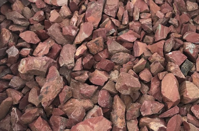  Щебень крошка красный (ЯШМА) фр. 20-40 мм.  купить  в Санкт-Петербурге яшма красный, бордовый декоративный ландшафтный щебень 6 600 руб/т   фото 