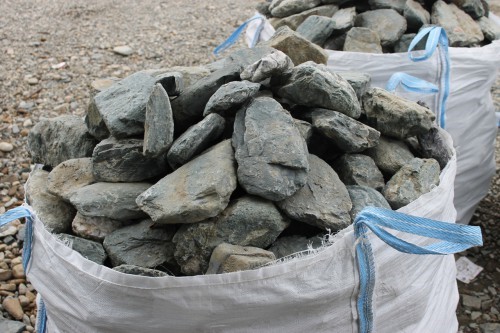  Гранит скальник (серо-зеленый) фр. 100-500 мм.  купить в Санкт-Петербурге гранит зеленый, серый, салатовый крупный ландшафтный валун 6 000 руб/т   фото 