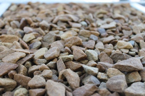  Щебень крошка желтый (песчаник) фр. 20-40 мм.  купить  в Санкт-Петербурге песчаник бежевый рыжий каменная крошка песчаника 7 200 руб/т   фото 