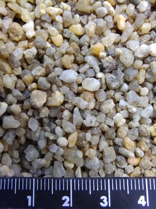 Кварцевый песок для площадок фр. 2-5 мм.  купить в Санкт-Петербурге фото 