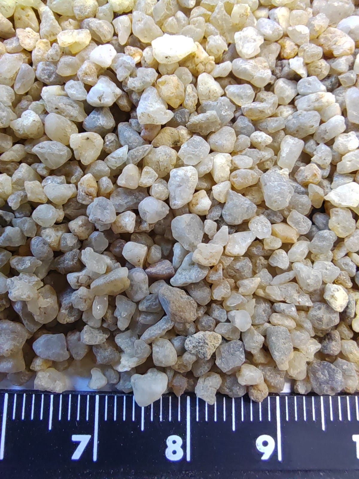 Кварцевый песок для водоподготовки фр. 1,6-3 мм.  купить в Санкт-Петербурге фото 