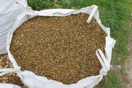  Галька окат (серо-желтая) фр.10-20 мм. купить   в Санкт-Петербурге галька серо-желтая, рыжая, серый речная окатанная округлая галька 4000 руб/т   фото 