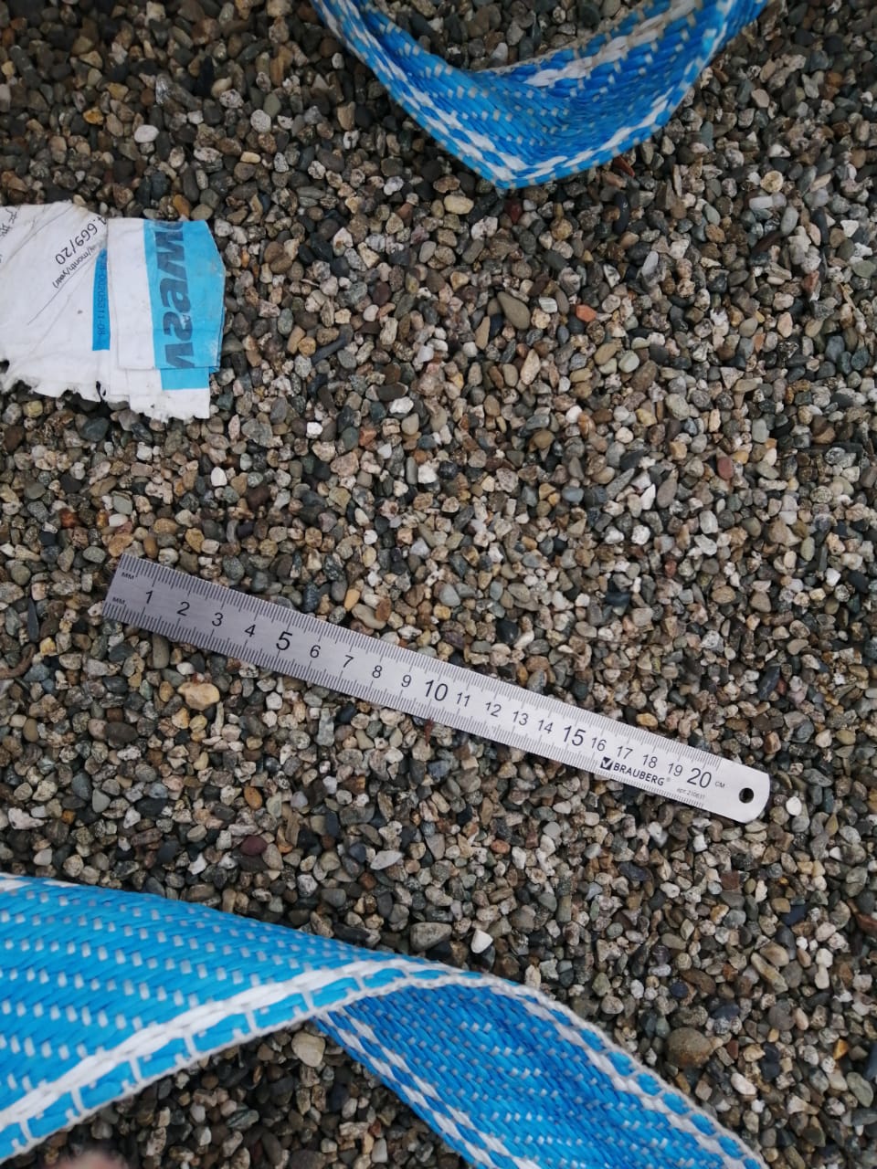  Галька речная окат (серая) фр.3-5 мм купить   в Санкт-Петербурге галька речная серая бежевый темно-серый окатанный речной камень округлый 8000 руб/т   фото 