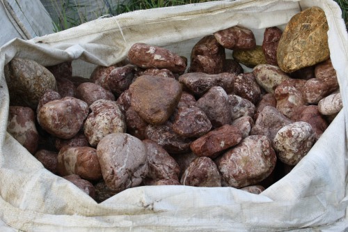  Розовый валунчик фр.100-300 мм.  купить в Санкт-Петербурге крупный природный камень розовый, серый молочный красный речной галечник природный 7850 руб/т   фото 