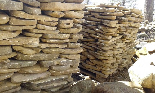 Песчаник колотый для облицовки (фр. 2-3 см)  купить  в Санкт-Петербурге песчаник бежевый серый рыжий песчаник строительный 5000 руб/т   фото 