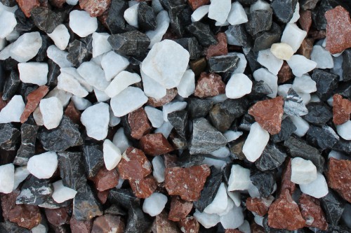  Мраморная крошка (щебень крошка микс : белый-черный-розовый) фр. 3-5 мм.  купить  в Санкт-Петербурге мрамор белый, черный, розовый, разноцветный мраморная каменная крошка декорвтивная 9500 руб/т   фото 