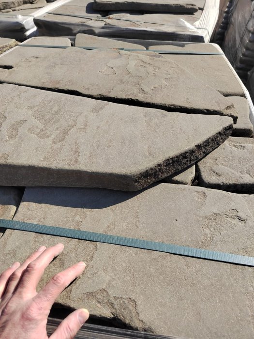  Песчаник пластушка галтованная серо-зеленая (3,0 см)  купить  в Санкт-Петербурге песчаник серо-зеленый песчаник 12000 руб/м3   фото 