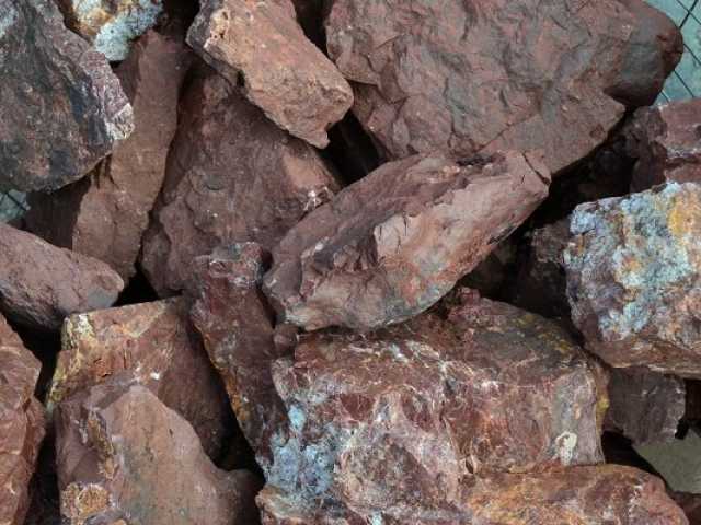  Щебень крошка красный (ЯШМА) фр. 10-20 мм.  купить  в Санкт-Петербурге яшма красный, бордовый, оранжевый, рыжий декоративный каменный ландшафтный щебень колотый 6 600 руб/т   фото 