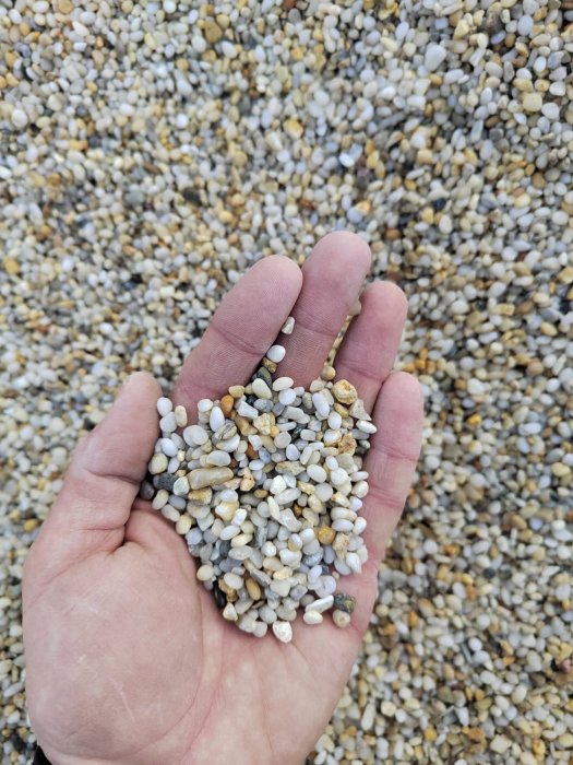 Галька крымская жемчужная фр. 3-5 мм.  купить с доставкой в Санкт-Петербургу фото 