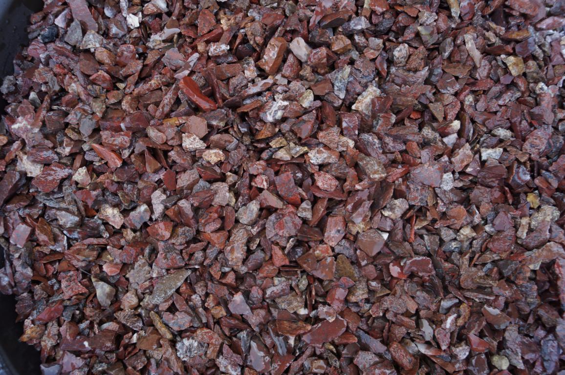  Щебень крошка красный (ЯШМА) фр. 10-20 мм.  купить  в Санкт-Петербурге яшма красный, бордовый, оранжевый, рыжий декоративный каменный ландшафтный щебень колотый 6 600 руб/т   фото 