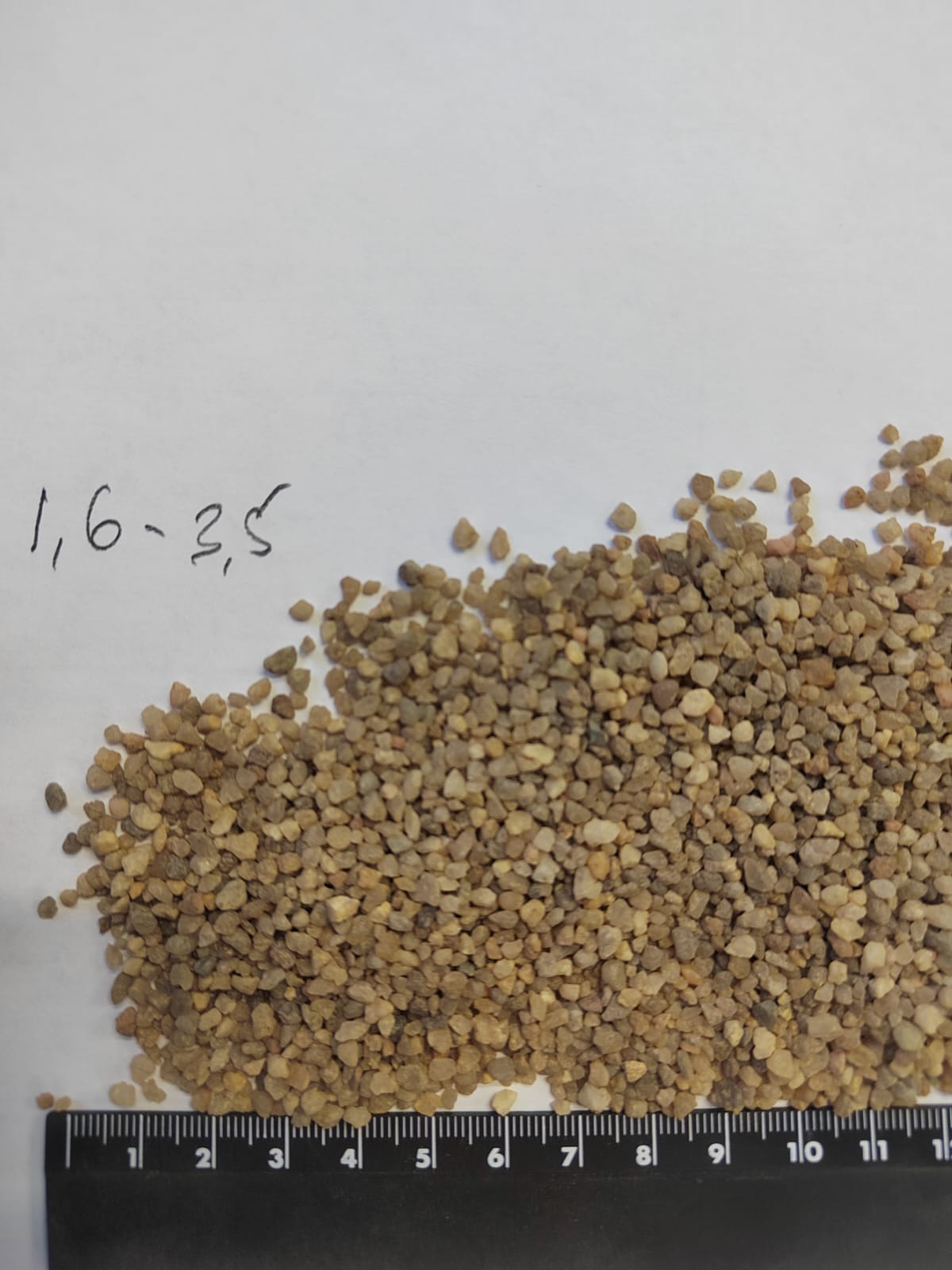 Кварцевый песок сухой фракцинированный фр. 1,6-4 мм.  купить в Санкт-Петербурге фото 