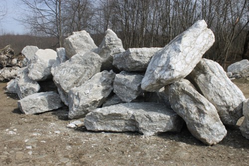  Мраморизированный известняк фр.500-1500 мм.  купить в Санкт-Петербурге    7 000 руб/т   фото 