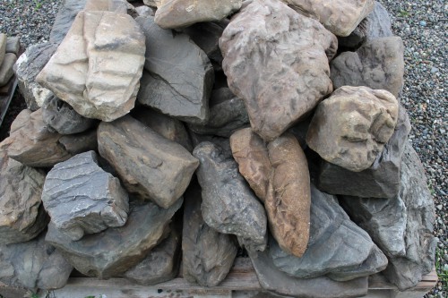 Песчаник декоративный ландшафтный (фр. 300-500 мм)  купить  в Санкт-Петербурге песчаник желтый рыжий серый зеленый валун речной окатанный природный песчаника 4 500 руб/т   фото 