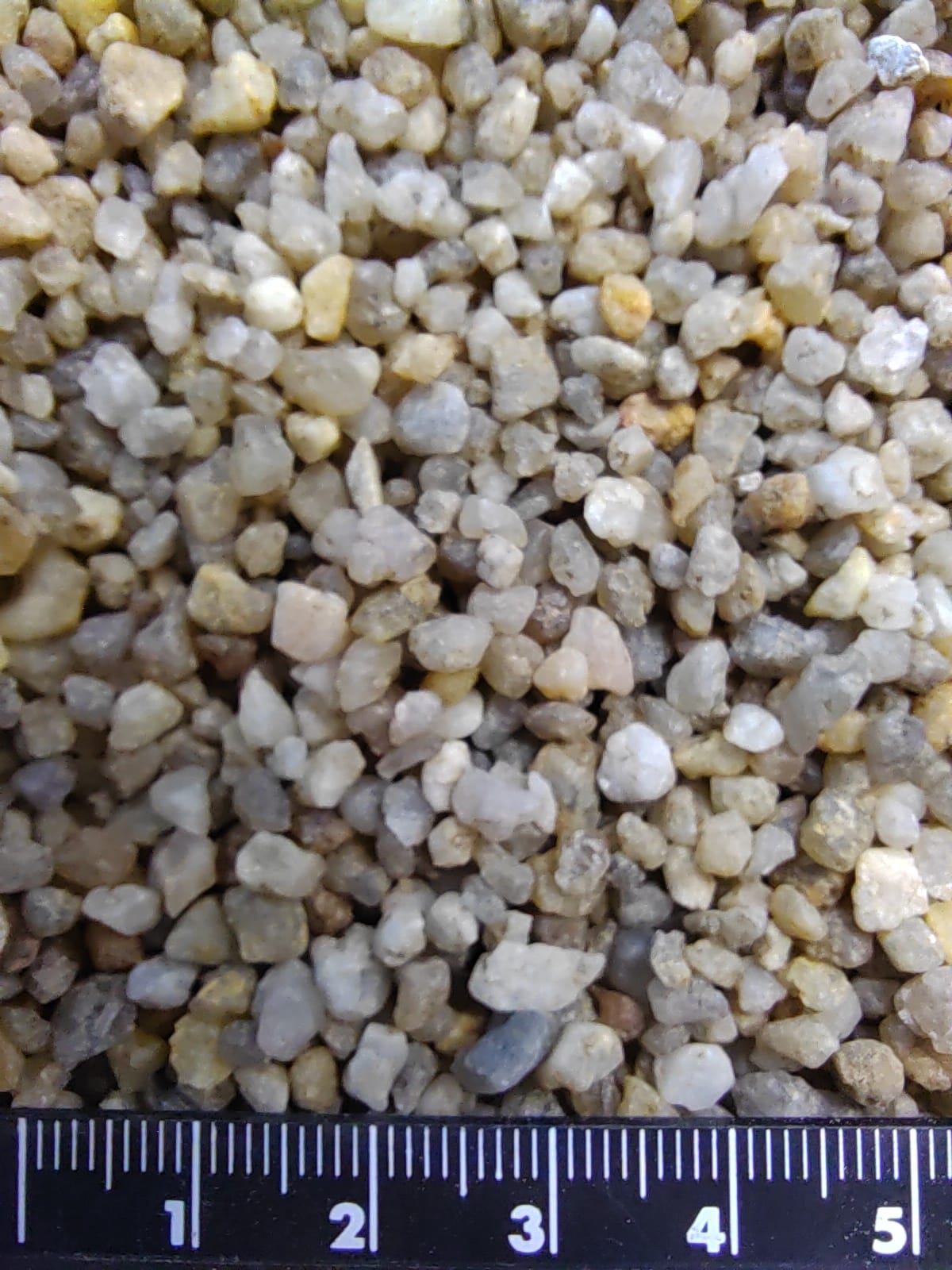 Кварцевый песок для площадок фр. 2-5 мм.  купить в Санкт-Петербурге фото 