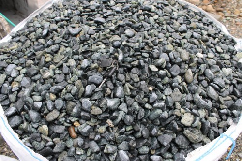  Зеленая галька (щебень галтованный зеленый змеевик) фр. 20-40 мм.  купить  в Санкт-Петербурге мрамор зеленый, салатовый оголтованный щебень мраморный 12 500 руб/т   фото 