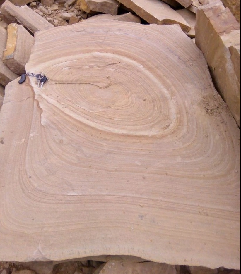 Форматный камень (плаха) пошаговая дорожка от 70-150 см (4 -12 см)  купить  в Санкт-Петербурге плитняк  форматный плаха желтый песчаник 9 000 руб/т   фото 