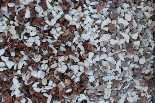  Мраморная крошка (щебень крошка микс: белый-розовый) фр. 10-20 мм.  купить  в Санкт-Петербурге мрамор белый, розовый каменный декоративный ландшафтный щебень 9500 руб/т   фото 