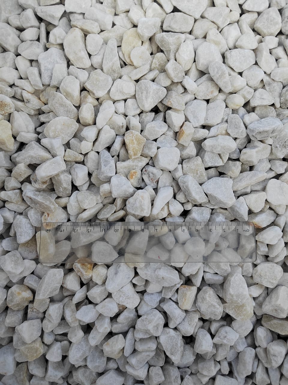  Мраморная крошка, щебень, цвет-белый, фр. 10-20 мм.  купить  в Санкт-Петербурге мрамор белый, молочный айвори каменная ландшафтная декоративная крошка шебня 9500 руб/т   фото 