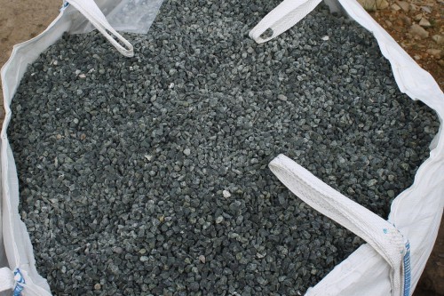  Щебень крошка зеленый (змеевик) фр. 10-20 мм.  купить  в Санкт-Петербурге змеевик зеленый, салатовый декоративная ландшафтная каменная крошка щебня 7 200 руб/т   фото 