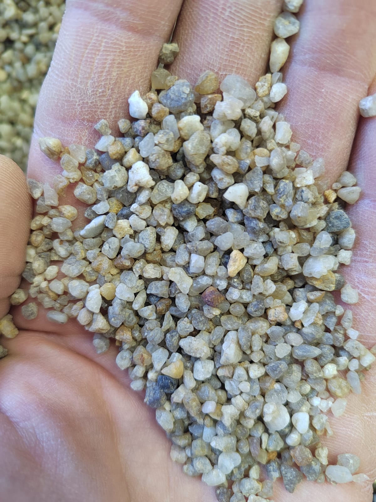 Кварцевый песок сухой фракцинированный фр. 1,6-4 мм.  купить в Санкт-Петербурге фото 