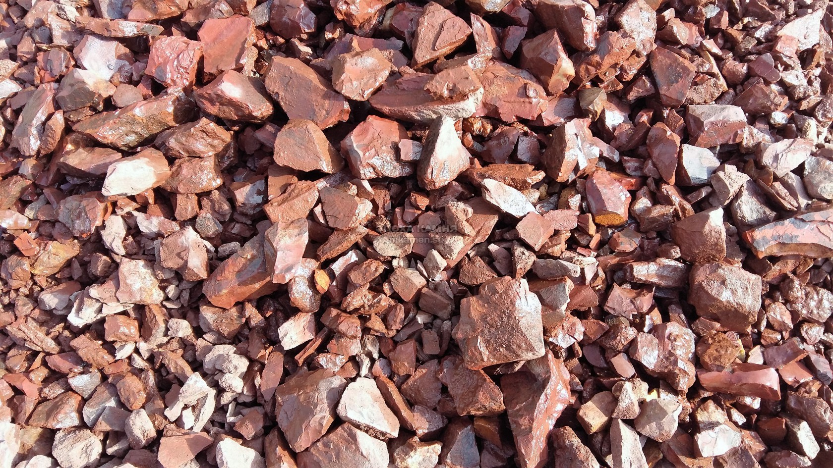  Щебень крошка красный (ЯШМА) фр. 10-20 мм.  купить  в Санкт-Петербурге яшма красный, бордовый, оранжевый, рыжий декоративный каменный ландшафтный щебень колотый 6 600 руб/т   фото 