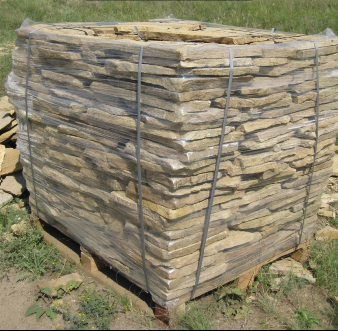 Песчаник пластушка желтый с рисунком (3 см)  купить  в Санкт-Петербурге песчаник желтый с рисунком, рыжий, желтый песчаник пластушка ландшафтная рваная 8 500 руб/м3   фото 