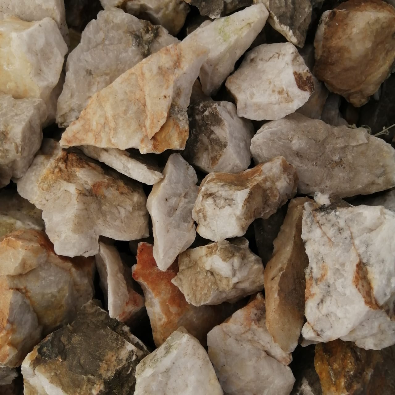 фото Кварц ( фр. 70-100 мм)  купить в Санкт-Петербурге в интернет-портале 