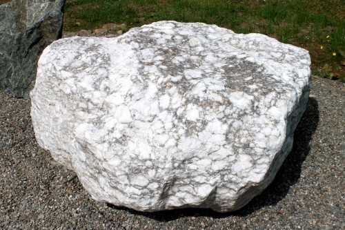  Мраморизированный известняк фр.500-1500 мм.  купить в Санкт-Петербурге    7 000 руб/т   фото 