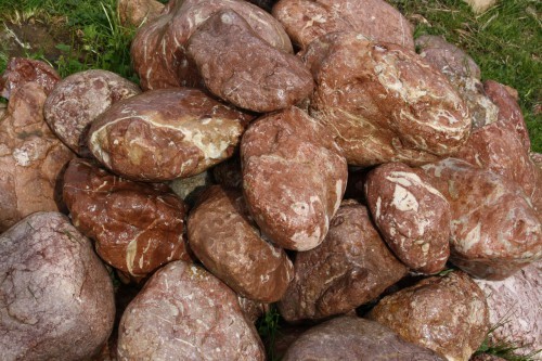  Розовый валунчик фр.100-300 мм.  купить в Санкт-Петербурге крупный природный камень розовый, серый молочный красный речной галечник природный 7850 руб/т   фото 