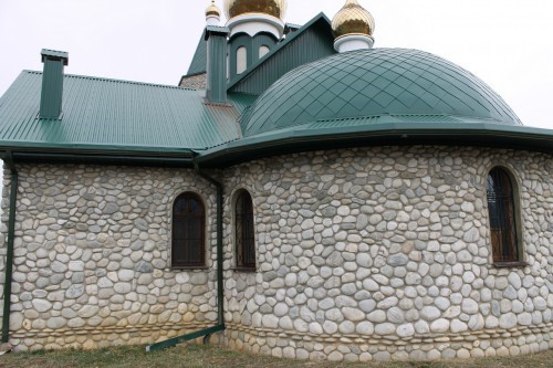 Kamenclub.ru: Галька речная плоская (бело-серая) фр. 100-200-300 мм. купить   в  Санкт-Петербургегалька речная плоская серый, белый, бело-серый, серо-белый речная галька плоская  6000 руб/т   фото КАМЕНЬ КЛУБ