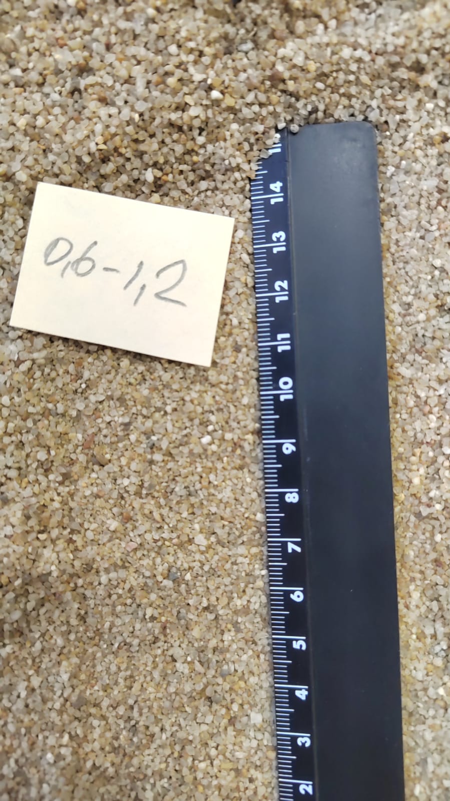 Кварцевый песок для площадок фр. 0,6-1,2 мм.  купить в Санкт-Петербурге фото 