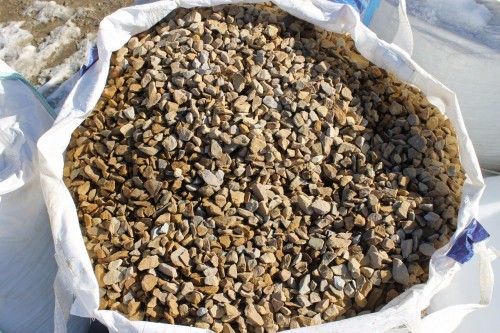  Щебень крошка желтый (песчаник) фр. 20-40 мм.  купить  в Санкт-Петербурге песчаник бежевый рыжий каменная крошка песчаника 7 200 руб/т   фото 