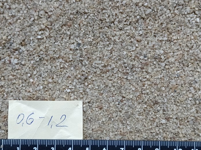Кварцевый песок для площадок фр. 0,6-1,2 мм.  купить в Санкт-Петербурге фото 