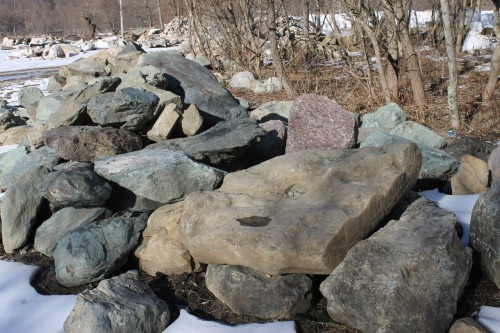  Гранит скальник (серо-зеленый) фр. 500-1500 мм.  купить в Санкт-Петербурге гранит мрамор  серый зеленый темно-серый глыба скальная колотая ландшафтная 7 500 руб/т   фото 