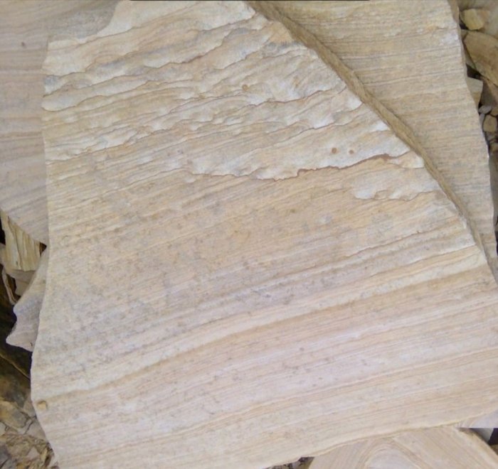  Песчаник пластушка желтый с рисунком (4-6 см)  купить  в Санкт-Петербурге плитняк пластушка желтый с рисунком песчаник 9 000 руб/м3   фото 