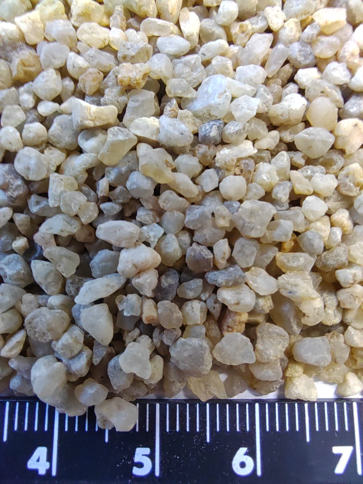 Кварцевый песок для водоподготовки фр. 1,6-3 мм.  купить в Санкт-Петербурге фото 