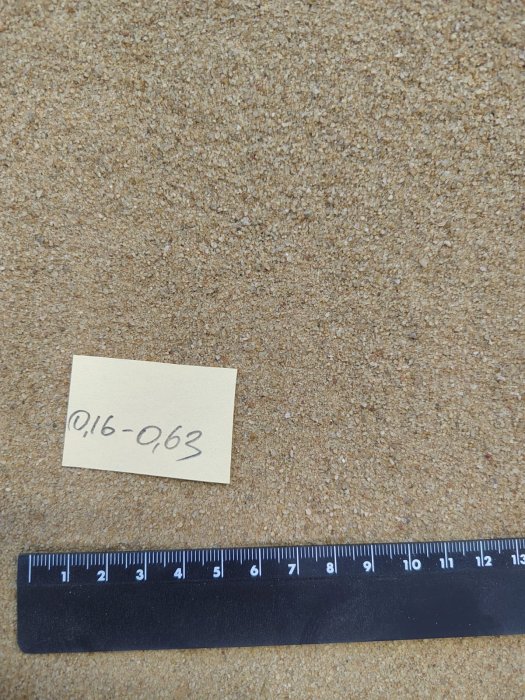 Кварцевый песок для площадок фр. 0,16-0,63 мм.  купить в Санкт-Петербурге фото 