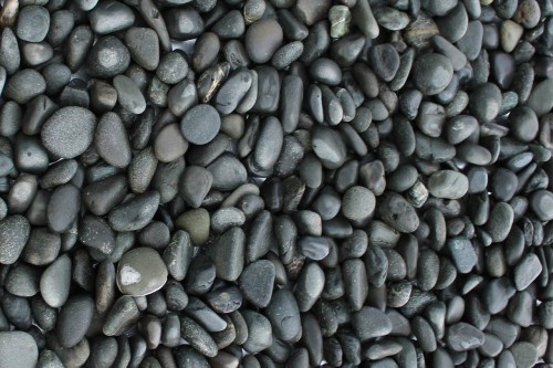  Галька речная окат (темно-серая) фр. 70-150 мм. купить   в Санкт-Петербурге галька речная темно-серая, синяя, серая речная галька округлая  5000 руб/т   фото 