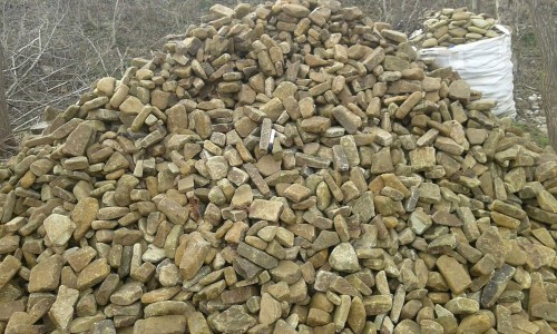 Песчаник для строительства и кладки блочный (фр 100-200 мм)  купить  в Санкт-Петербурге песчаник бежевый серый рыжий валун мелкий для строительства песчаник 6500 руб/т   фото 