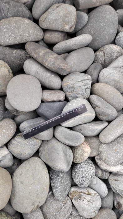  Галька речная окат (темно-серая) фр. 70-150 мм. купить   в Санкт-Петербурге галька речная темно-серая, синяя, серая речная галька округлая  5000 руб/т   фото 