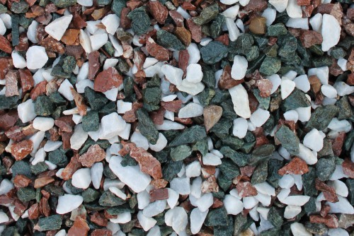  Мраморная крошка (щебень крошка микс: белый-зеленый-розовый) фр. 10-20 мм.  купить  в Санкт-Петербурге мрамор белый, зеленый, розовый декоративный ландшафтный колотый щебень 9500 руб/т   фото 