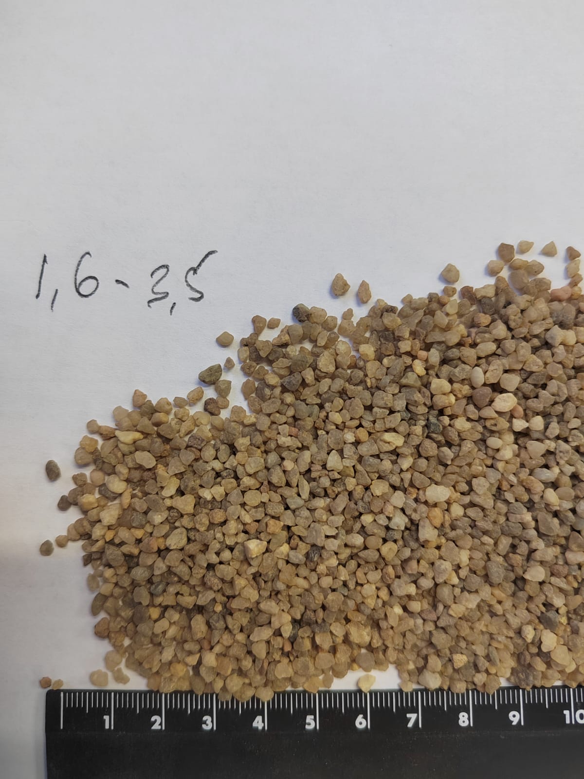 Кварцевый песок для водоподготовки фр. 1,6-3 мм.  купить в Санкт-Петербурге фото 