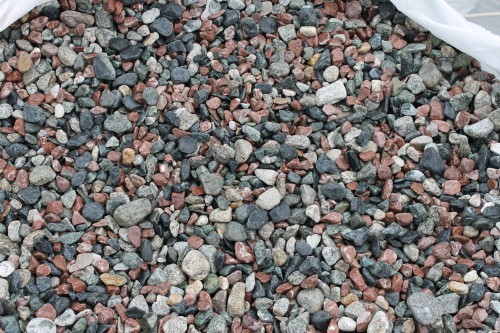  Микс разноцветной гальки  (щебень галтованный микс:: серый-зеленый-розовый) фр.10-20 мм.  купить  в Санкт-Петербурге мрамор серый, зеленый, розовый щебень окатанный округлый декоративный ландшафтный 14500 руб/т   фото 
