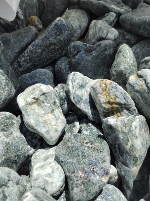 Галтованный жадеит (фр. 70-100 мм) фото заказать  Санкт-Петербурге