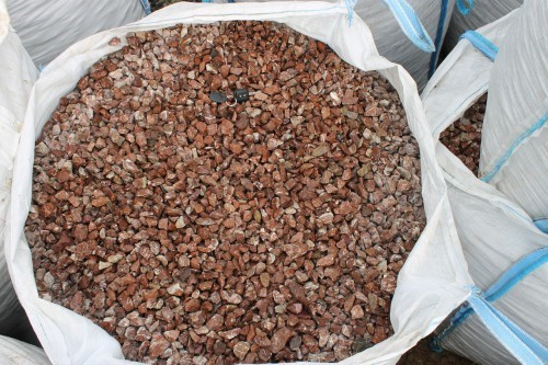  Мраморная крошка (щебень крошка розовый) фр. 10-20 мм.  купить  в Санкт-Петербурге мрамор розовый, красный каменная декоративная крошка ландшафтная 7700 руб/т   фото 
