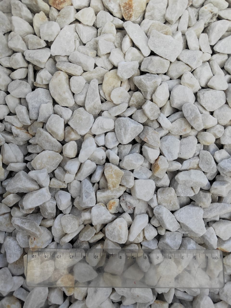 Мраморная крошка, щебень, цвет-белый, фр. 10-20 мм.  купить  в Санкт-Петербурге мрамор белый, молочный айвори каменная ландшафтная декоративная крошка шебня 9500 руб/т   фото 