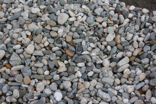  Галька речная окат (ассорти) фр. 50-100 мм. купить   в Санкт-Петербурге галька природная округлая серая белая черная серая коричневая синяя галька речная окатанная округлая 5000 руб/т   фото 