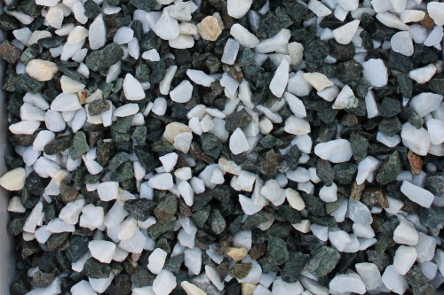  Мраморная крошка (щебень крошка микс: белый-зеленый-розовый) фр. 10-20 мм.  купить  в Санкт-Петербурге мрамор белый, зеленый, розовый декоративный ландшафтный колотый щебень 9500 руб/т   фото 