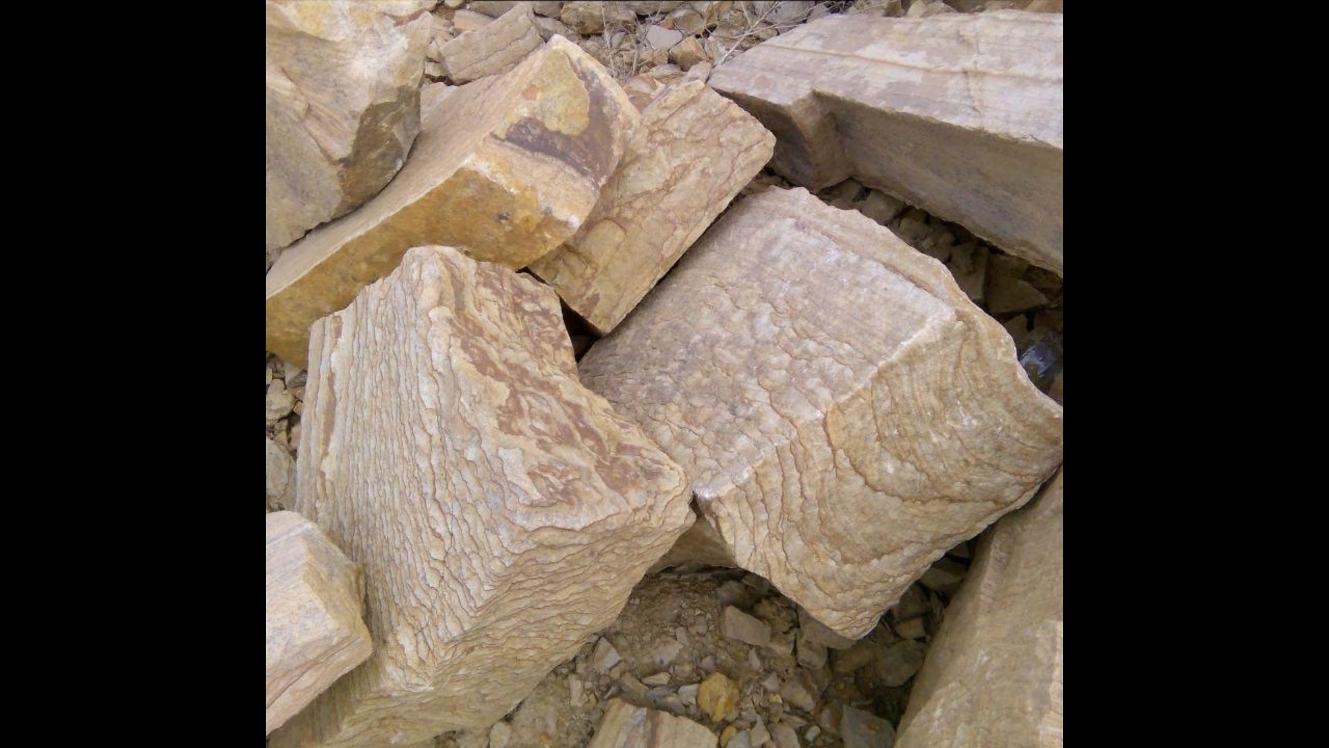 Песчаник пластушка желтый с рисунком (4-6 см)  купить  в Санкт-Петербурге плитняк пластушка желтый с рисунком песчаник 9 000 руб/м3   фото 